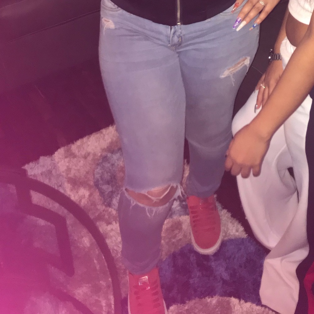 Jeans with rips
